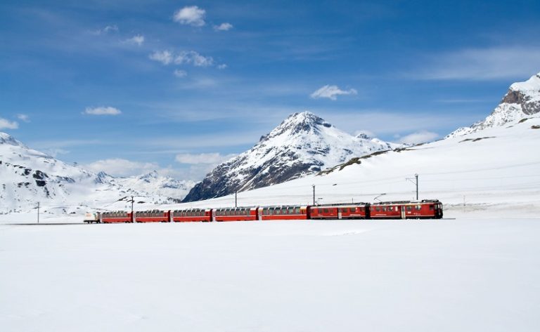 trenini rossi del bernina e dell'engadina