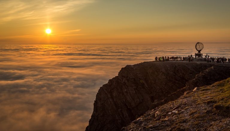 capo nord e il sole di mezzanotte