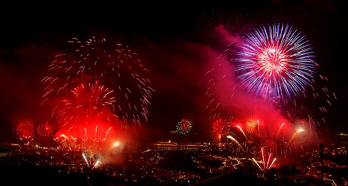 Capodanno con i fuochi d'artificio a madeira