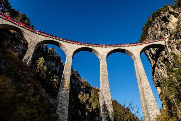 Bernina Express auf dem Landwasserviadukt