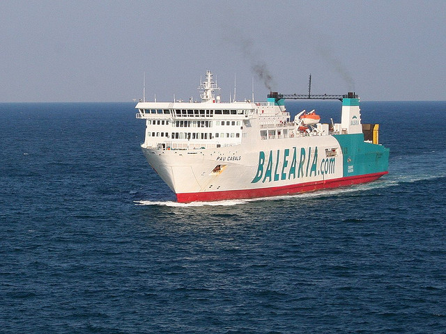 balearia traghetto